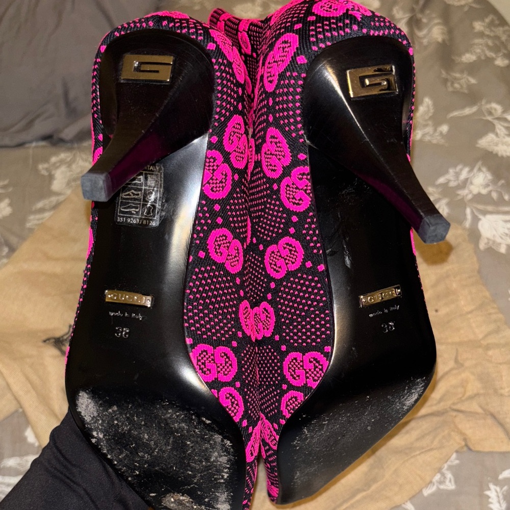 Gucci Women's Heeled Boots in Black and Neon Pink - Picture 2 of 4